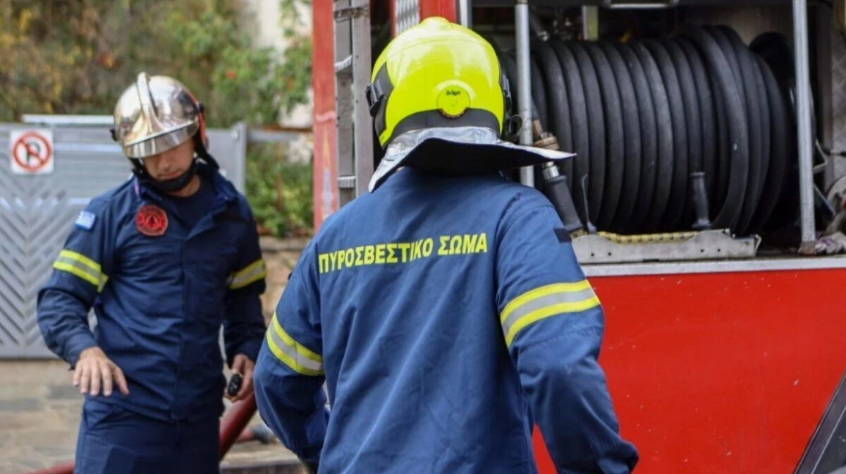 Στις φλόγες 22 οχήματα στο Καϊμακλί – Έρευνες για τα αίτια της πυρκαγιάς